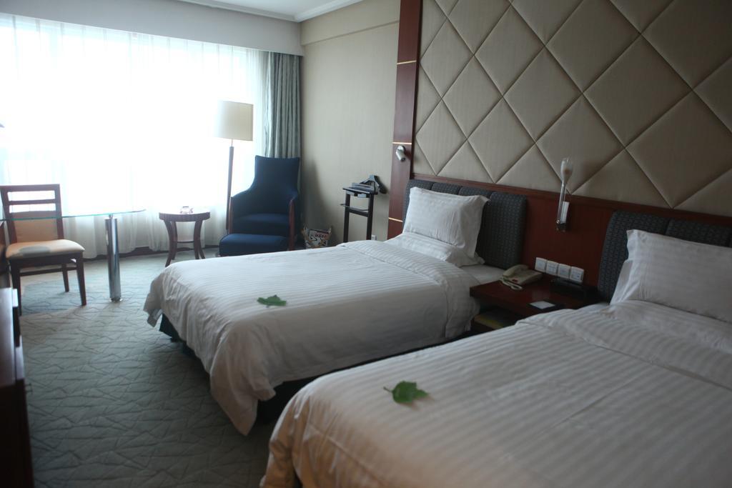 Jiangsu Nanjing New Century Hotel Exterior photo