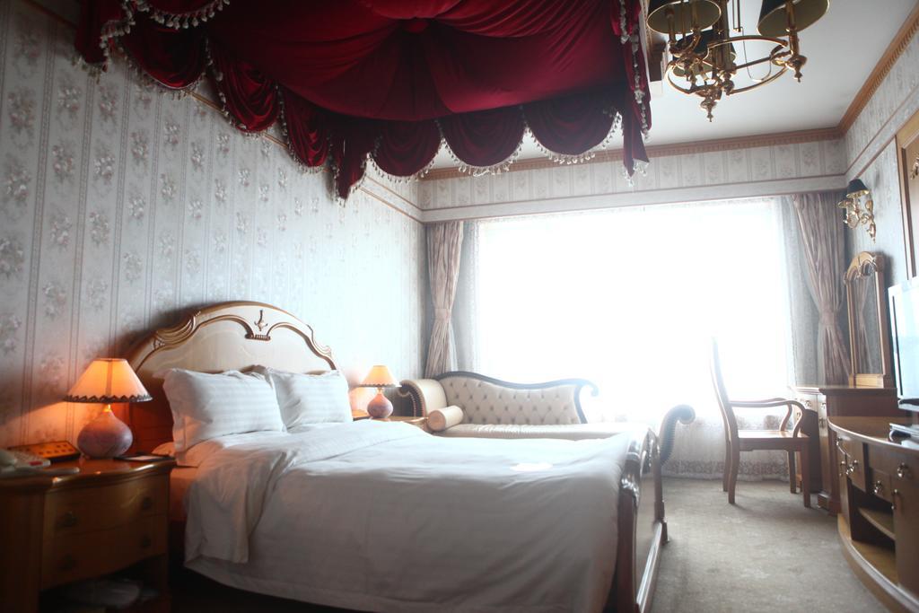 Jiangsu Nanjing New Century Hotel Exterior photo