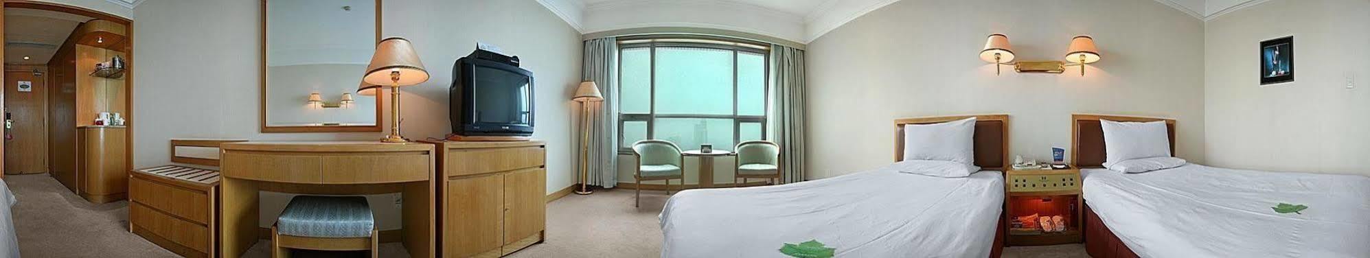 Jiangsu Nanjing New Century Hotel Exterior photo