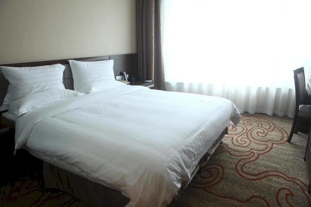 Jiangsu Nanjing New Century Hotel Exterior photo