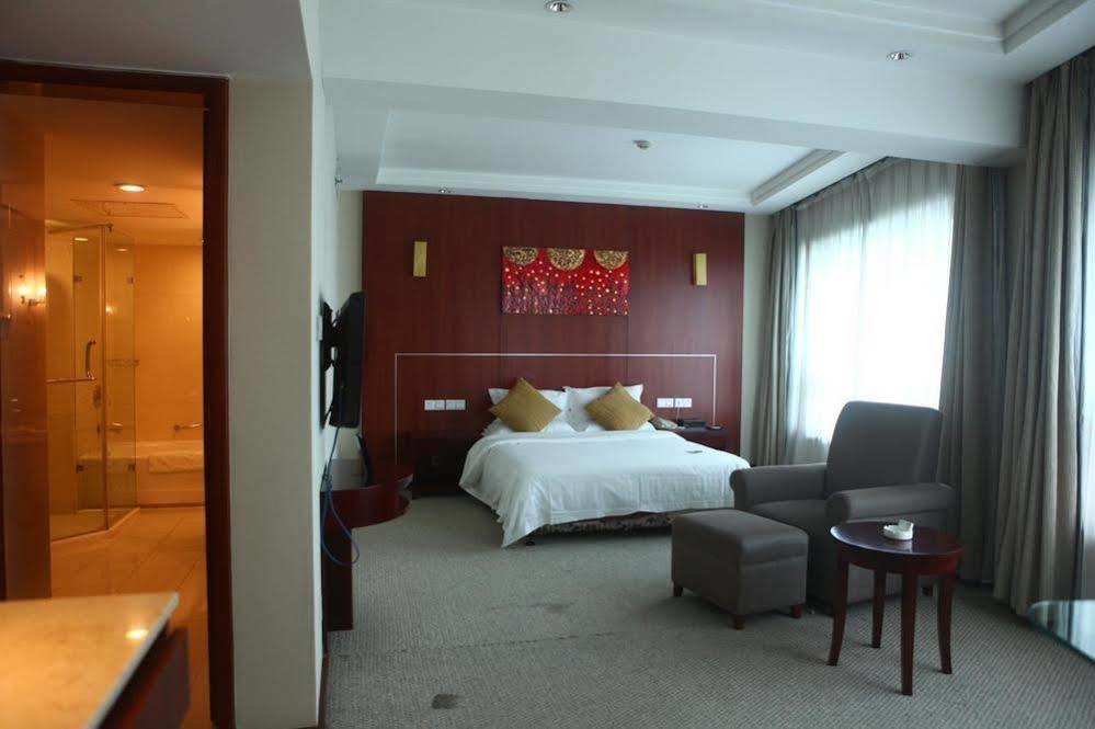 Jiangsu Nanjing New Century Hotel Exterior photo